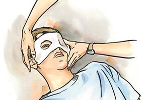 Cách xử trí và phòng ngừa chấn thương mắt ở trẻ