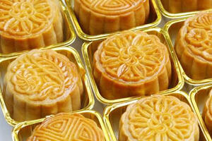 Thận trọng khi mua bánh trung thu.