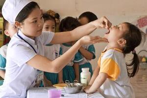 Bổ sung vitamin A đúng cách cho trẻ .