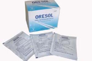 Cảnh báo "teo" não do uống oresol sai nồng độ