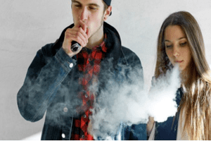 Người trẻ tuổi hút thuốc tăng nguy cơ mắc COVID-19 và biến chứng của bệnh
