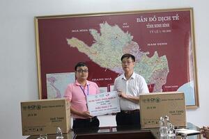 Trung tâm Kiểm soát bệnh tật tỉnh Ninh Bình tiếp nhận khẩu trang phòng chống dịch COVID-19