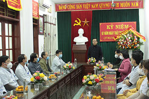 Đồng chí Phạm Quang Ngọc, Phó Bí thư Tỉnh ủy, Chủ tịch UBND tỉnh đến thăm, chúc mừng 67 năm ngày Thầy thuốc Việt Nam  (27/2/1955 - 27/2/2022)