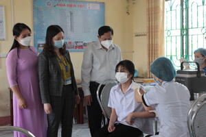 Ninh Bình triển khai tiêm điểm vắc xin phòng Covid – 19 tại trường Lý Tự Trọng