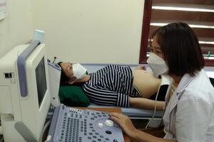 Khám sức khoẻ sinh sản cho nữ cán bộ Bệnh viện Y học cổ truyền tỉnh