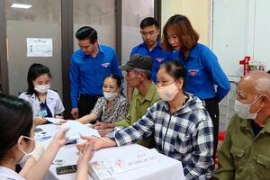 Khám bệnh, cấp phát thuốc miễn phí tại thành phố Ninh Bình