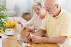 4 lời khuyên về dùng thuốc ở người cao tuổi