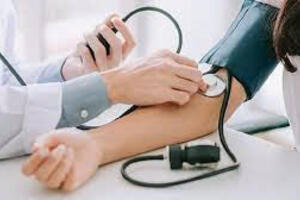 6 cách hạ huyết áp tự nhiên hiệu quả không dùng thuốc 	Tăng huyết áp được xem là “kẻ giết người” thầm lặng.