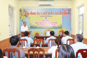 Lãnh đạo thường trực HĐND tỉnh Ninh Bình thăm, tặng quà người cao tuổi tại Trung tâm Bảo trợ xã hội Hà Nam