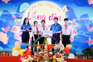 Lãnh đạo tỉnh thăm, tặng quà và vui Tết Trung thu 2025 tại Trung tâm Thanh thiếu nhi tỉnh Ninh Bình