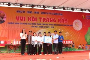 Lãnh đạo Sở Y tế chung vui, tặng quà Trung thu cho các em thiếu nhiên, nhi đồng tại xã Đồng Thái