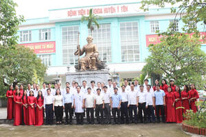 Đoàn công tác của đồng chí Bí thư Tỉnh ủy khảo sát công tác y tế tại Trung tâm Y tế Ý Yên