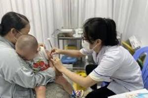 Tiêm chủng bù liều 2025: Tăng cường bảo vệ trẻ em và cộng đồng Ninh Bình