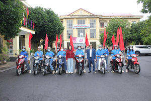 Truyền thông lưu động hưởng ứng "Tháng hành động quốc gia phòng, chống HIV/AIDS 01/12/2025