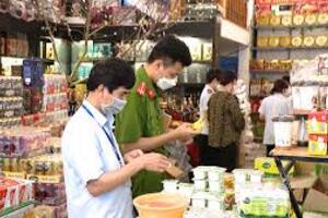 Ninh Bình kiểm tra hơn 1.000 cơ sở thực phẩm dịp Tết, xử phạt trên 679 triệu đồng