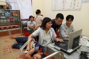 Khám sàng lọc, hỗ trợ phẫu thuật tim miễn phí cho trẻ em có hoàn cảnh khó khăn