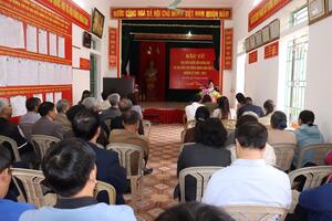 ĐỒNG CHÍ GIÁM ĐỐC SỞ Y TẾ TỈNH NINH BÌNH DỰ SINH HOẠT  CHI BỘ KHU DÂN CƯ TẠI XÃ GIAO THUỶ