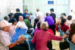 Bệnh viện Đa khoa Nho Quan tiếp tục tổ chức khám sức khỏe định kỳ, khám sàng lọc miễn phí cho người dân xã Gia Tường
