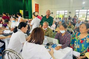 Người dân xã Trực Ninh tích cực hưởng ứng chương trình khám sức khỏe sàng lọc miễn phí
