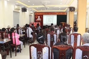 Bệnh viện Mắt tổ chức Chương trình tặng quà chi ân cho người bệnh nhân dịp Tết Bính Ngọ