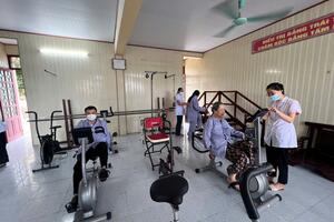 Bệnh viện Phục hồi chức năng Nam Định thực hiện tốt công tác khám, chữa bệnh xương khớp cho người cao tuổi
