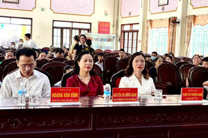 Trao học bổng và quà cho trẻ em có hoàn cảnh đặc biệt, khó khăn nhân dịp Tháng hành động vì trẻ em năm 2026 tại xã Gia Vân
