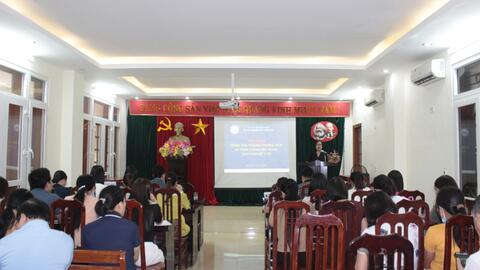 Tập huấn hướng dẫn công tác phòng chống dịch bệnh và tiêm chủng mở rộng cho cán bộ y tế tại Trung tâm y tế huyện Hoa Lư.