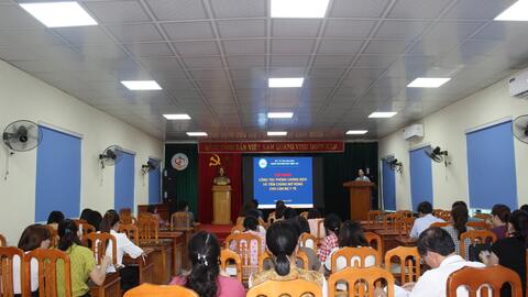 Tập huấn hướng dẫn công tác phòng chống dịch bệnh và tiêm chủng mở rộng cho cán bộ y tế tại Trung tâm y tế thành phố Ninh Bình.