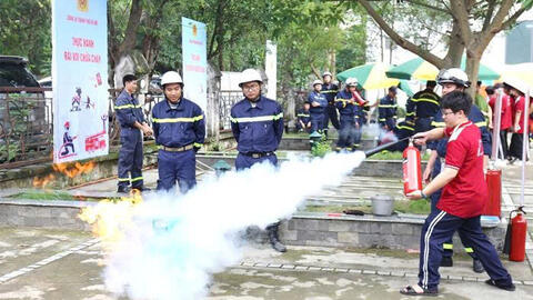 Thực hiện công tác phòng cháy, chữa cháy và cứu nạn, cứu hộ; chủ động công tác y tế ứng phó, khắc phục hậu quả thiên tai trong mùa mưa bão năm 2025