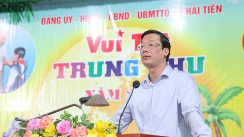 Lãnh đạo Tỉnh tặng quà Trung thu cho trẻ em tại xã Hải Tiến