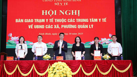 Sở Y tế Ninh Bình tổ chức hội nghị bàn giao các Trạm Y tế thuộc Trung tâm Y tế về Ủy ban nhân dân xã, phường quản lý