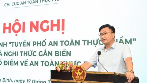 Chi cục An toàn thực phẩm tỉnh tổng kết mô hình “Tuyến phố an toàn thực phẩm” và gắn biển “Tuyến phố điểm về an toàn thực phẩm” tại phố cổ Hoa Lư