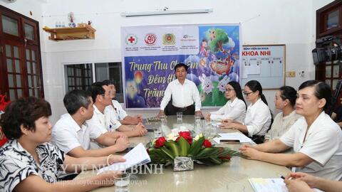 Thăm, tặng quà Tết Trung thu cho trẻ em có hoàn cảnh khó khăn tại Bệnh viện Đa khoa Hà Nam
