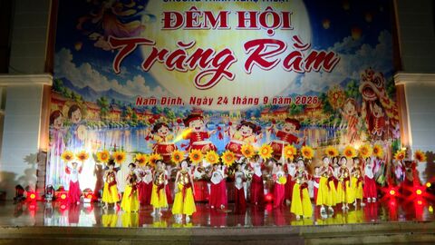 Ấm áp “Đêm hội trăng rằm” năm 2026 dành cho thiếu niên, nhi đồng phường Nam Định