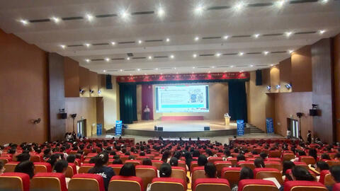 Hơn 200 sinh viên trường Đại học Hoa Lư được tuyên truyền phòng chống HIV/AIDS