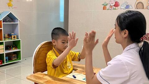 Chăm sóc và đồng hành cùng trẻ tự kỷ: Hành trình của yêu thương, kiên nhẫn và thấu hiểu