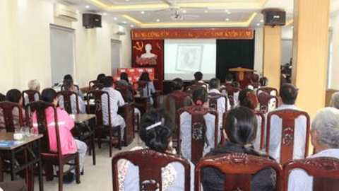 Bệnh viện Mắt tổ chức Chương trình tặng quà chi ân cho người bệnh nhân dịp Tết Bính Ngọ