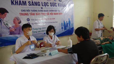 Khám sàng lọc sức khỏe miễn phí cho trẻ em tại Trung tâm  Bảo trợ xã hội Nam Định