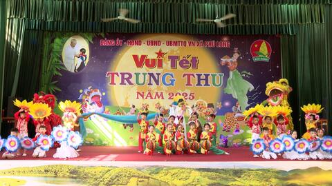 Lãnh đạo Sở Y tế thăm, tặng quà các em thiếu niên nhi đồng tại xã Phú Long nhân dịp Tết Trung thu