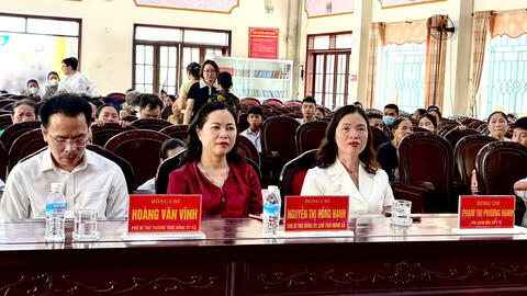 Trao học bổng và quà cho trẻ em có hoàn cảnh đặc biệt, khó khăn nhân dịp Tháng hành động vì trẻ em năm 2026 tại xã Gia Vân