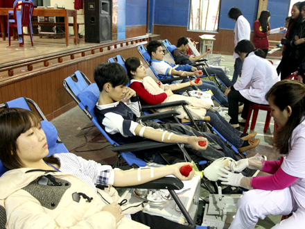 Trường Cao đẳng Y tế tổ chức đợt hiến máu tình nguyện “Ngày hội xuân hồng”  năm 2015