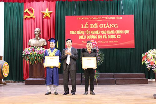Trường Cao đẳng Y tế Ninh Bình: Bế giảng và trao bằng tốt nghiệp cho sinh  viên cao đẳng chính quy ...