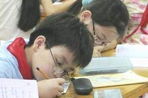 Tật khúc xạ ở tuổi học đường