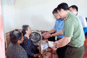 Bệnh viện Đa khoa tỉnh Ninh Bình lan tỏa đạo lý “Uống nước nhớ nguồn”   qua những việc làm thiết thực