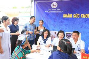 Trạm y tế phường Tây Hoa Lư phối hợp với Bệnh viện Đa khoa Hoa Lư tổ chức khám sức khỏe miễn phí cho người dân thuộc nhóm 2 trên địa bàn phường
