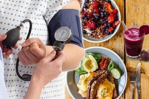 4 loại thực phẩm cần hạn chế để kiểm soát huyết áp hiệu quả