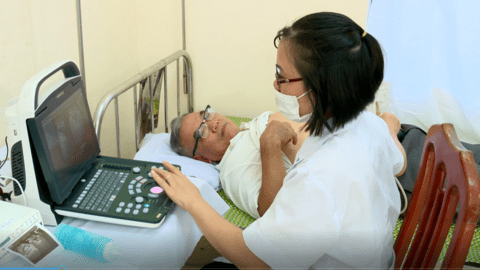 VIDEO - Phóng sự: Đưa dịch vụ y tế đến gần người dân