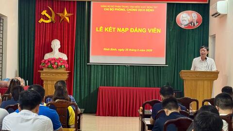 Chi bộ Phòng, chống dịch bệnh tổ chức Lễ kết nạp đảng viên