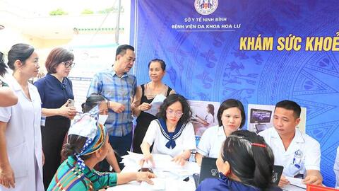 Trạm y tế phường Tây Hoa Lư phối hợp với Bệnh viện Đa khoa Hoa Lư tổ chức khám sức khỏe miễn phí cho người dân thuộc nhóm 2 trên địa bàn phường